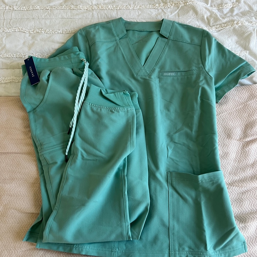 Jaanuu Green Scrub Set